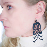 Schwarze Lilie Ohrringe, Lange Statement Ohrringe aus Naturkautschuk