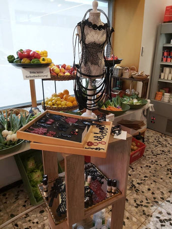 bijoo Schmuck im Bergmann Feinkost-Blumen-Café-Naturkosmetik
