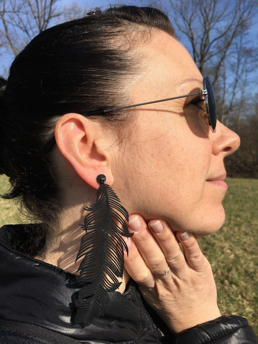 Long black feather earrings deals