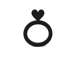 Anillo de corazón, anillo de mujer y niño en negro y rojo.